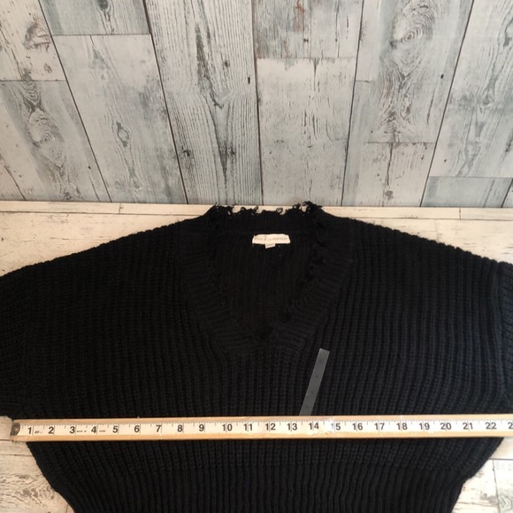 Coco + Jaimeson Destructed Sweater NWOT Medium - Picture 7 of 10